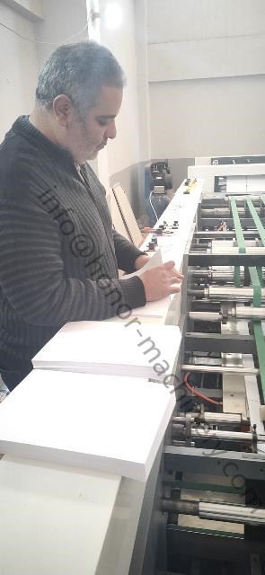 Équipement de machines de découpe de papier, Machine de découpe de papier, Équipement de machines à papier de bureau. Machines pour produits en papier